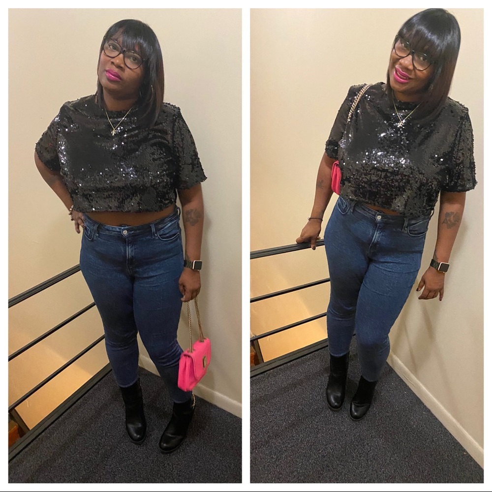 Show stopper Beautiful black sequin crop top